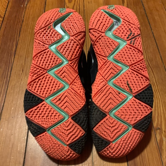 Kyrie 4 size 8.5 - Picture 5 of 5